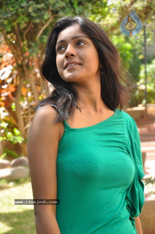 Vithika Stills - 44 / 83 photos