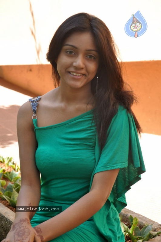 Vithika Stills - 46 / 83 photos