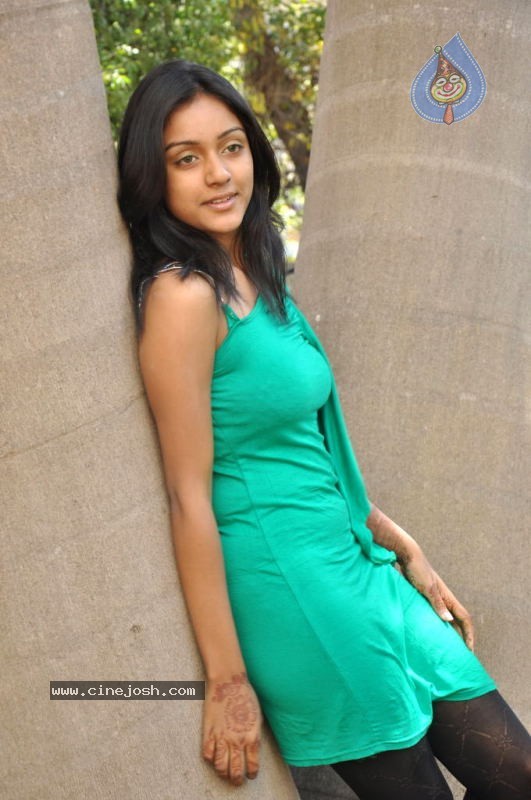 Vithika Stills - 47 / 83 photos