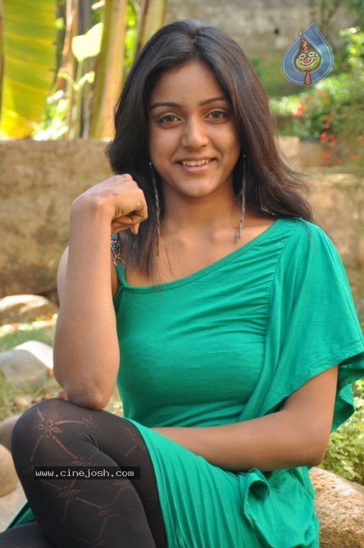 Vithika Stills - 57 / 83 photos