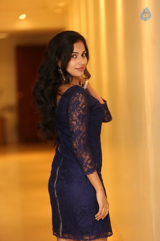 Vrushali Gosavi New Pics - 26 / 48 photos