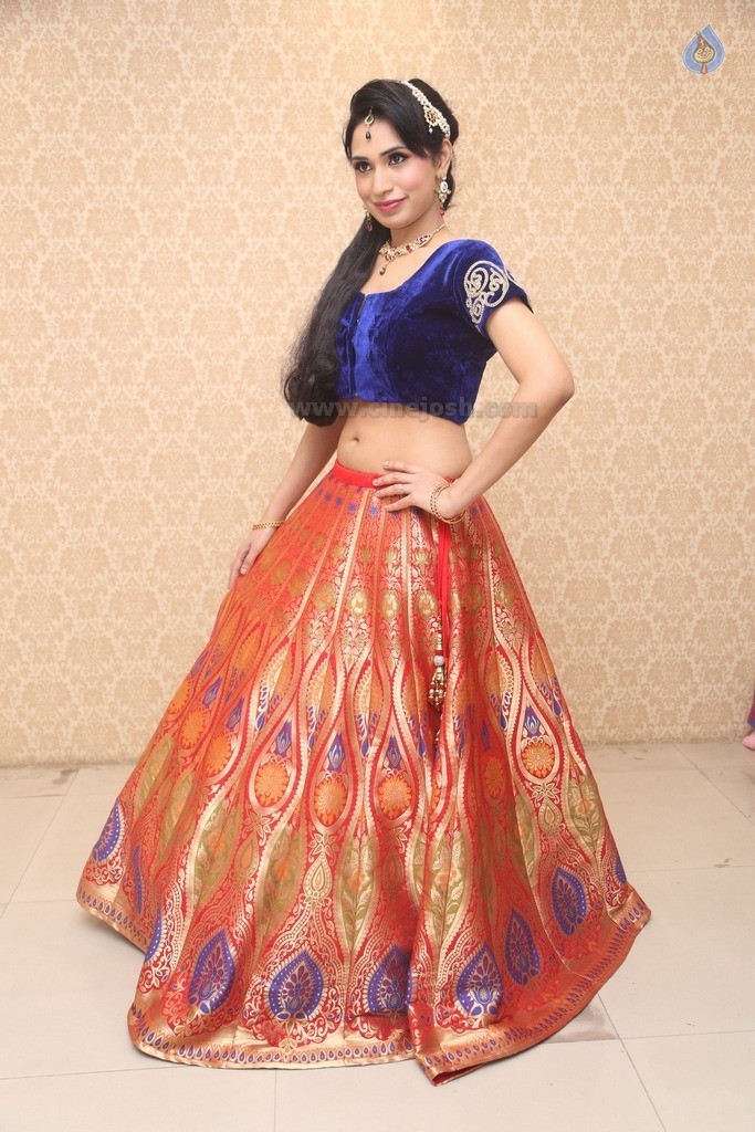 Vrushali Goswami Latest Stills - 14 / 21 photos