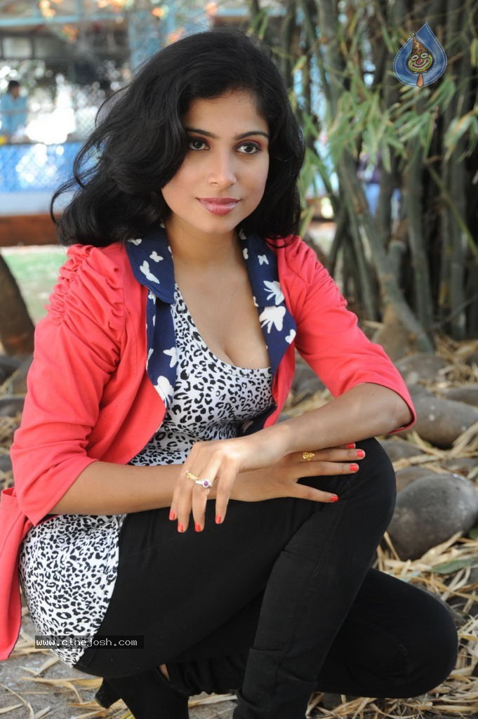 Vrushali Hot Photos - 15 / 67 photos