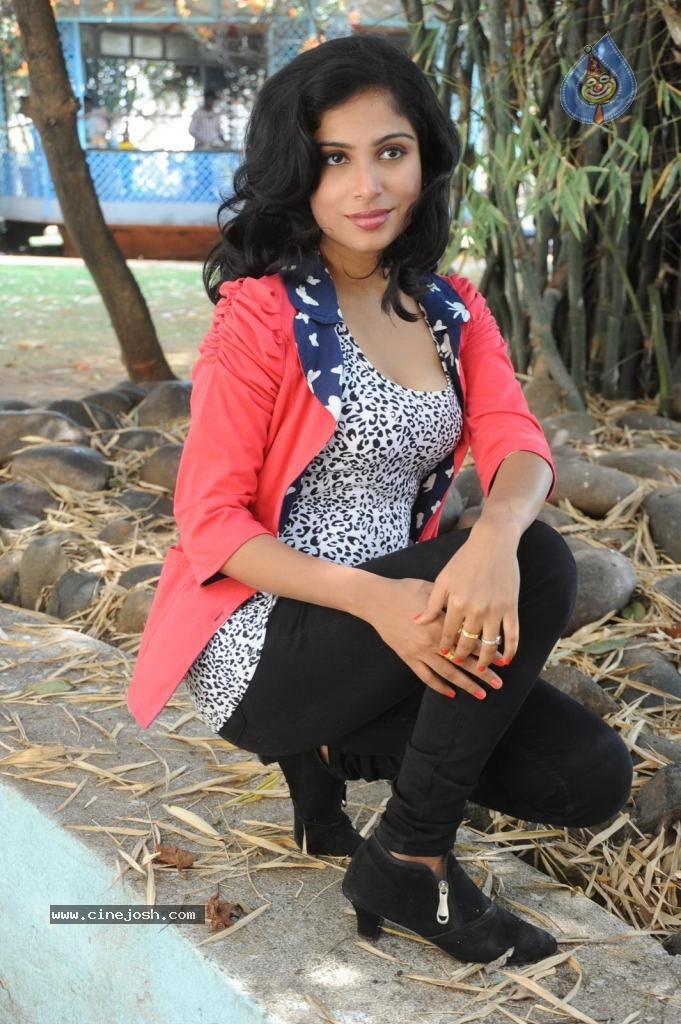 Vrushali Hot Photos - 21 / 67 photos