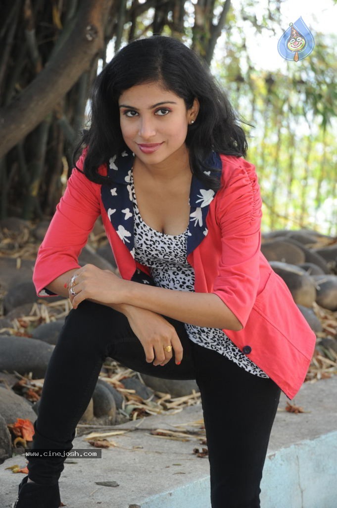 Vrushali Hot Photos - 28 / 67 photos