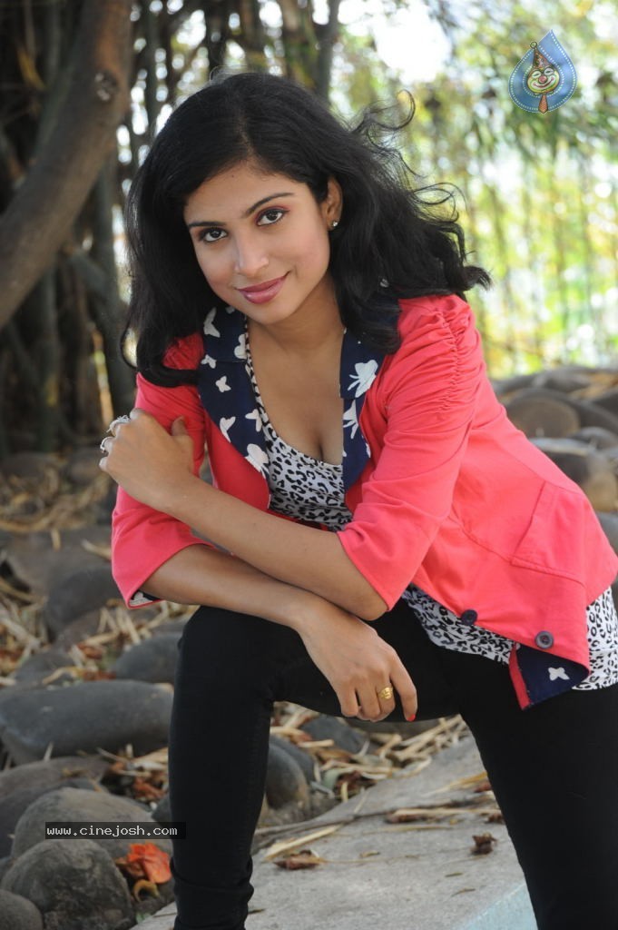 Vrushali Hot Photos - 39 / 67 photos