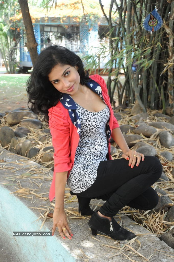 Vrushali Hot Photos - 45 / 67 photos