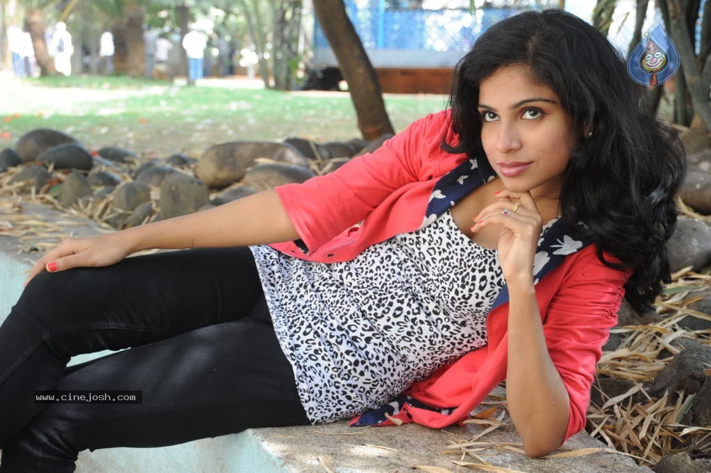 Vrushali Hot Photos - 58 / 67 photos