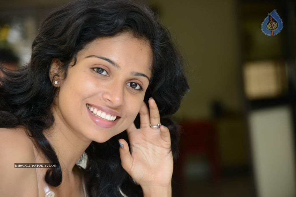 Vrushali New Stills - 6 / 114 photos