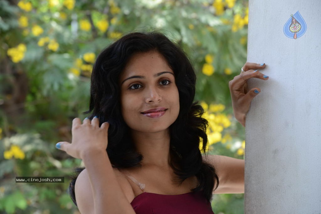 Vrushali New Stills - 10 / 114 photos