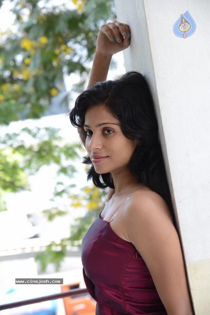 Vrushali New Stills - 25 / 114 photos