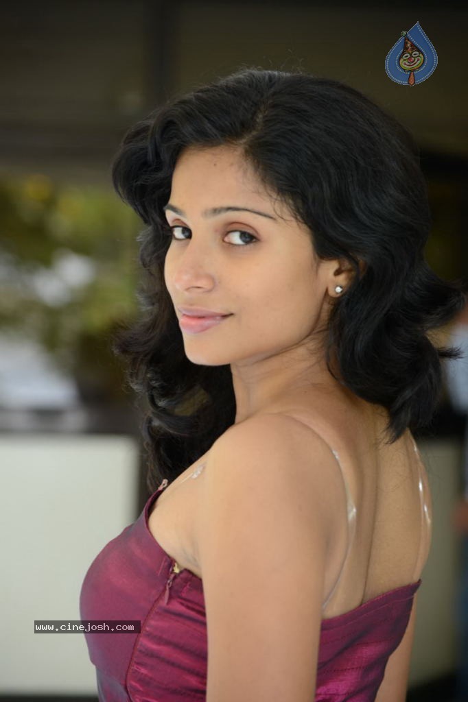 Vrushali New Stills - 26 / 114 photos