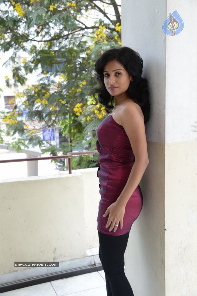 Vrushali New Stills - 30 / 114 photos