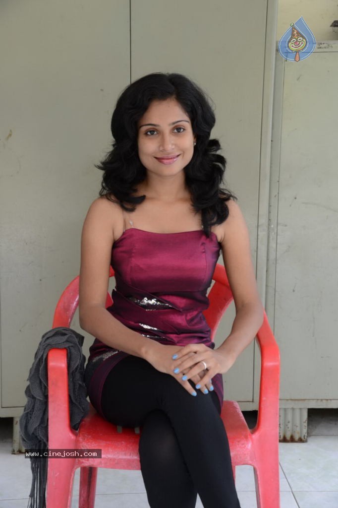 Vrushali New Stills - 36 / 114 photos