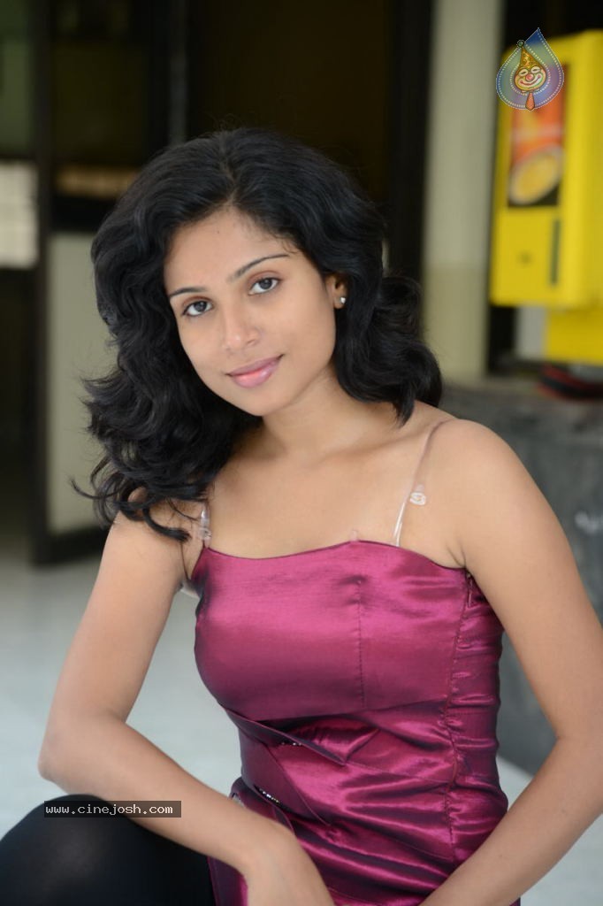 Vrushali New Stills - 53 / 114 photos