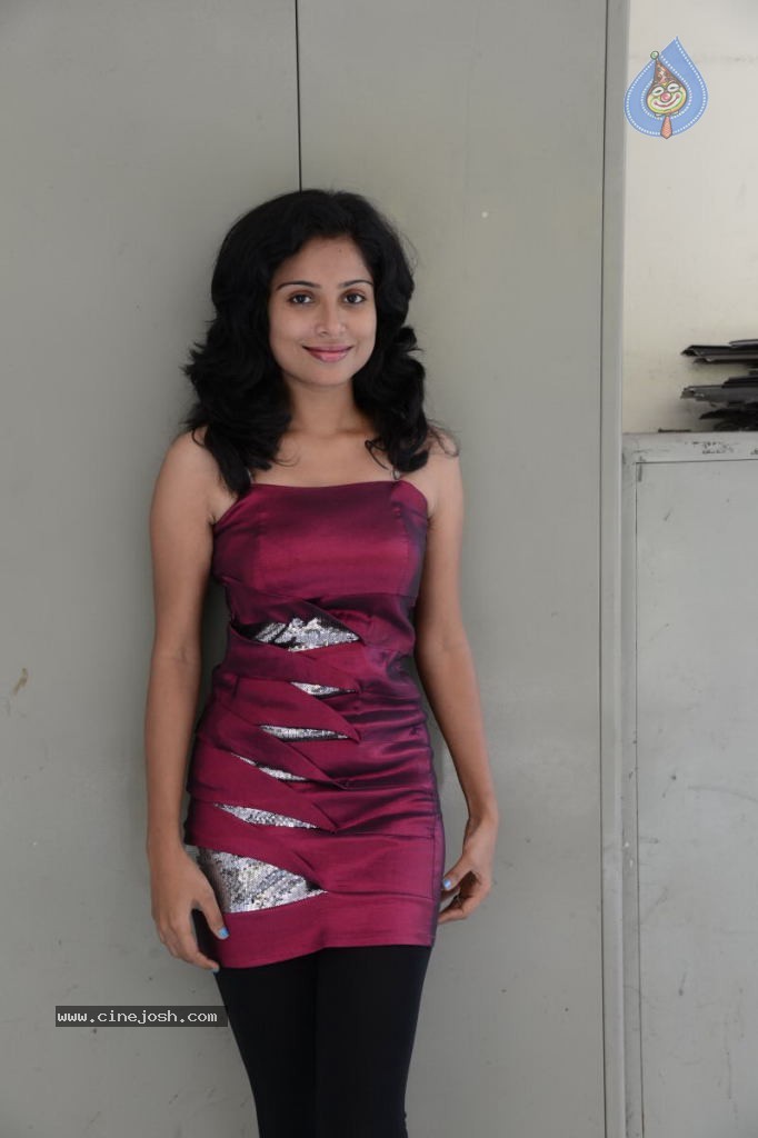 Vrushali New Stills - 64 / 114 photos