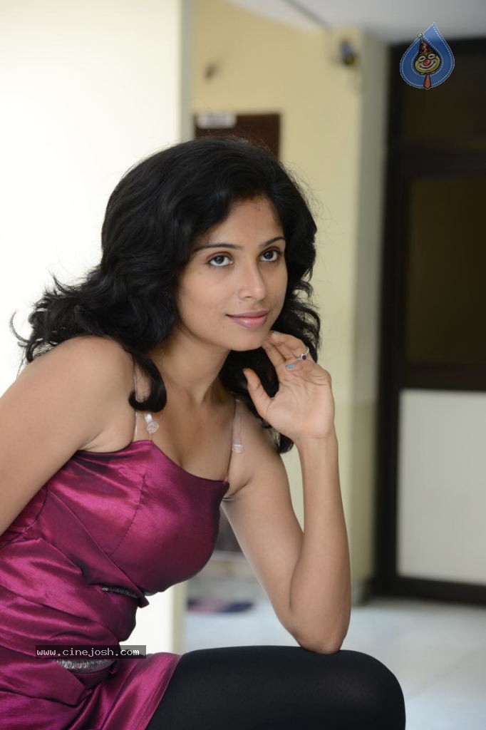 Vrushali New Stills - 69 / 114 photos