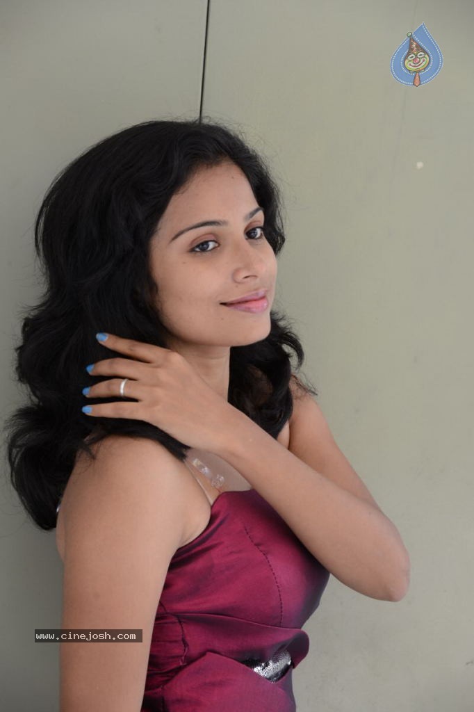 Vrushali New Stills - 77 / 114 photos