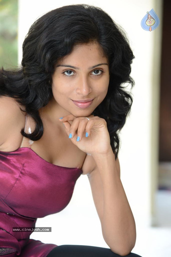 Vrushali New Stills - 86 / 114 photos