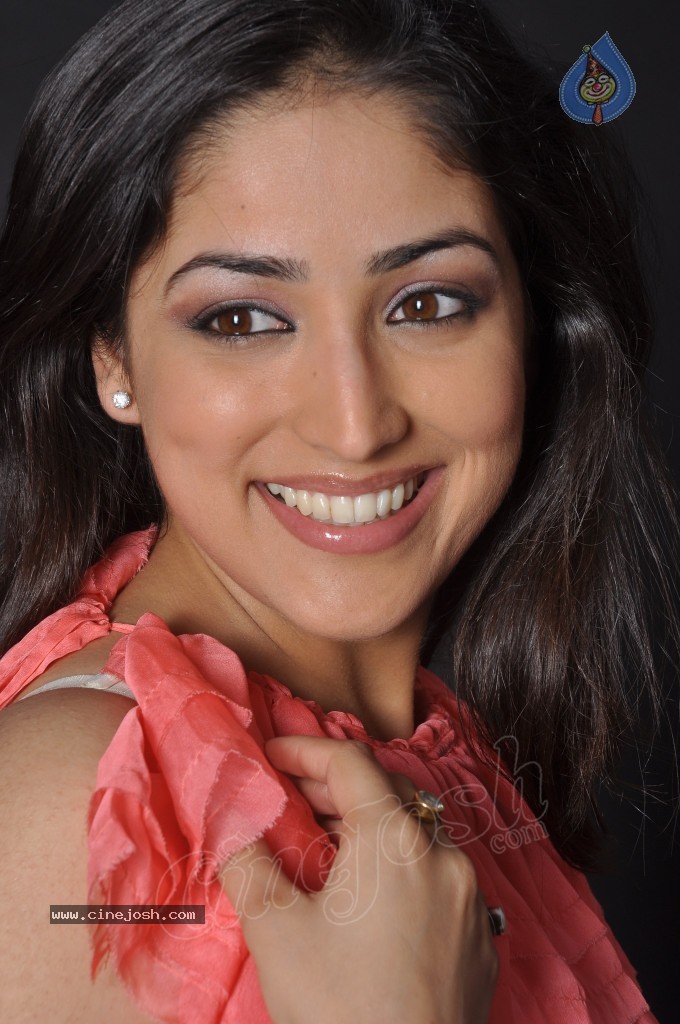 Yami Gautam Hot Stills - 6 / 51 photos
