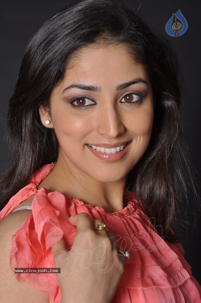Yami Gautam Hot Stills - 17 / 51 photos