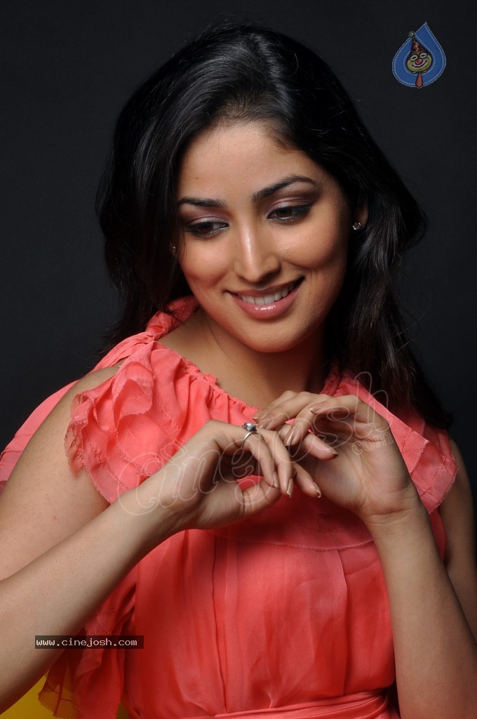 Yami Gautam Hot Stills - 24 / 51 photos