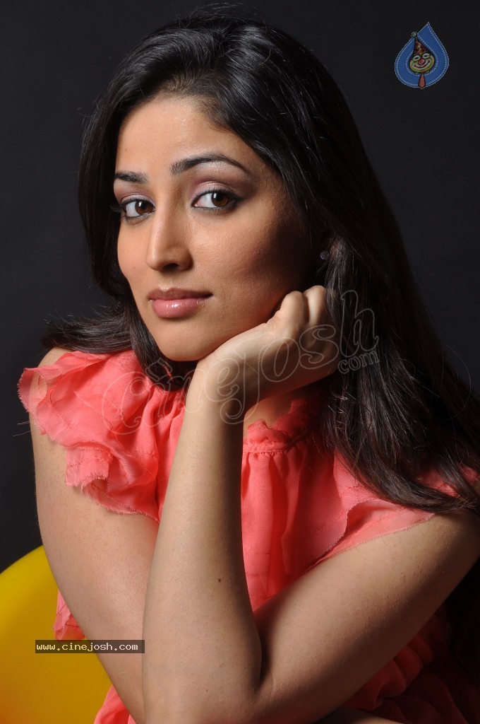 Yami Gautam Hot Stills - 25 / 51 photos