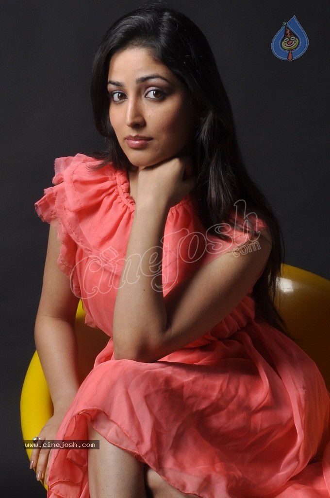 Yami Gautam Hot Stills - 28 / 51 photos