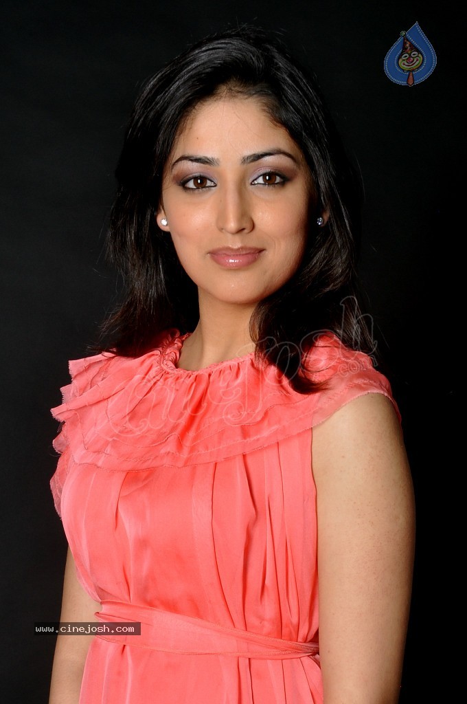 Yami Gautam Hot Stills - 31 / 51 photos