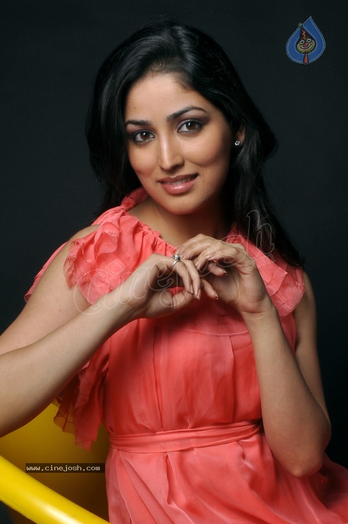 Yami Gautam Hot Stills - 34 / 51 photos