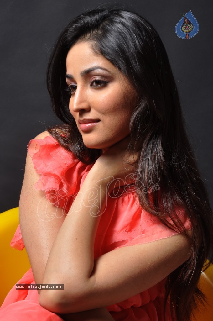 Yami Gautam Hot Stills - 36 / 51 photos