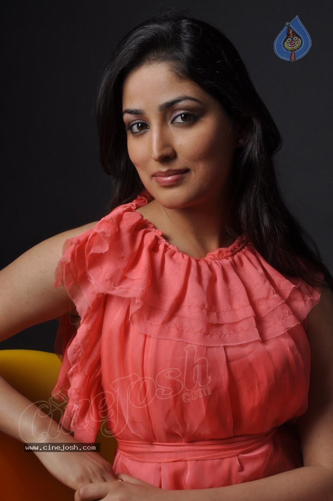 Yami Gautam Hot Stills - 37 / 51 photos