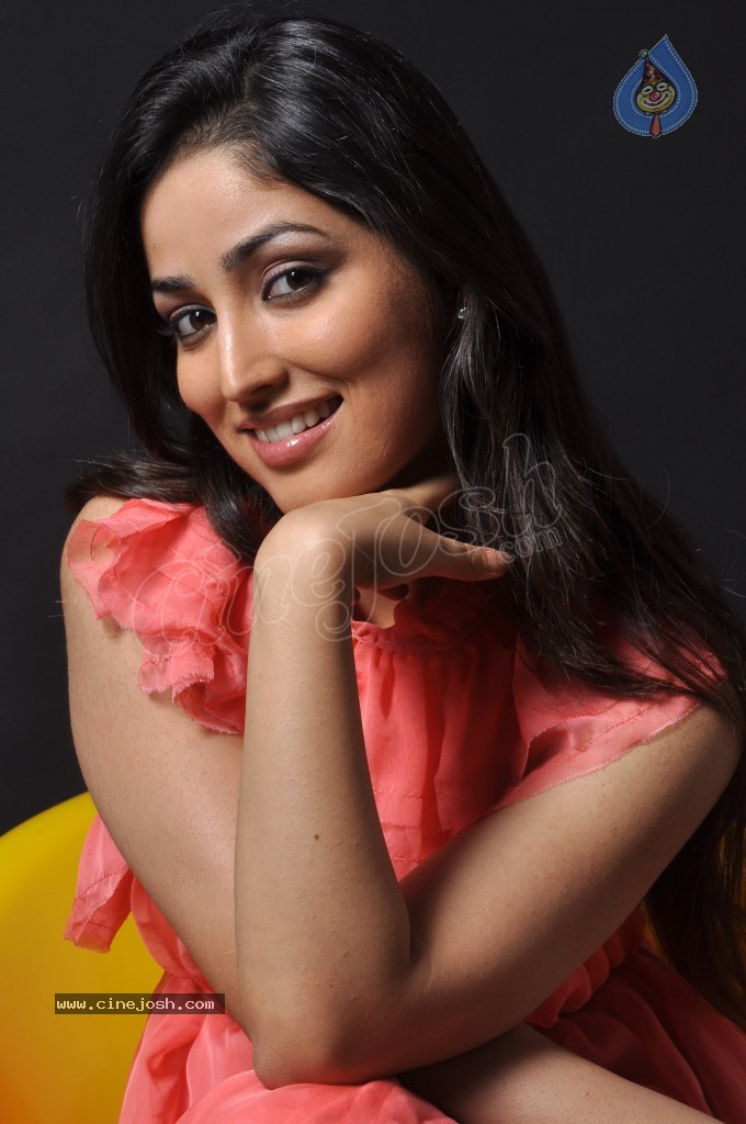Yami Gautam Hot Stills - 41 / 51 photos