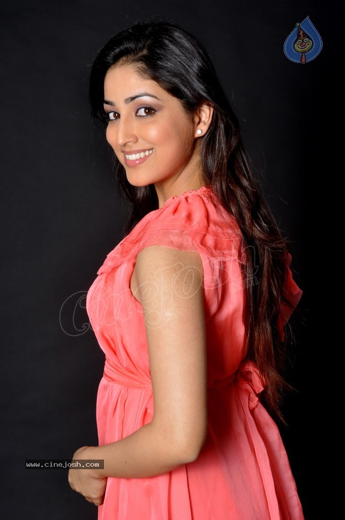 Yami Gautam Hot Stills - 50 / 51 photos
