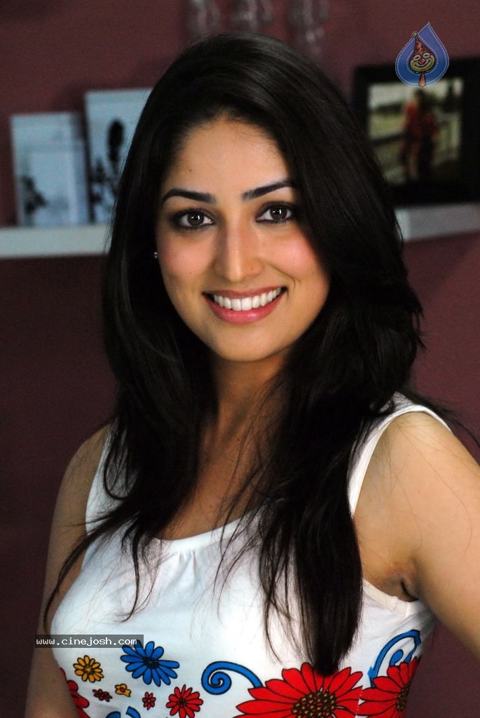 Yami Gautam New Hot Stills - 6 / 40 photos