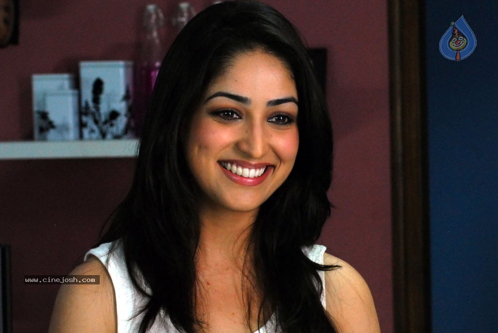 Yami Gautam New Hot Stills - 35 / 40 photos