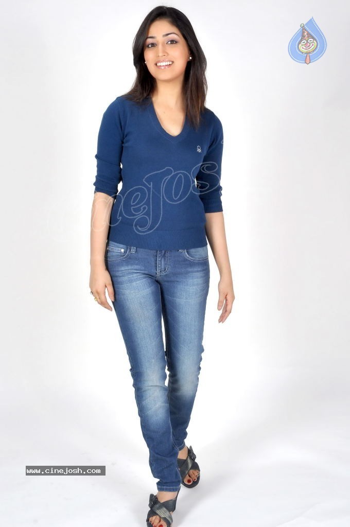 Yami Gautham New Stills - 27 / 57 photos