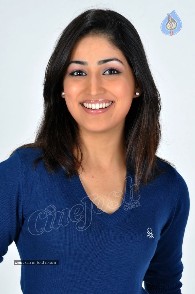 Yami Gautham New Stills - 43 / 57 photos