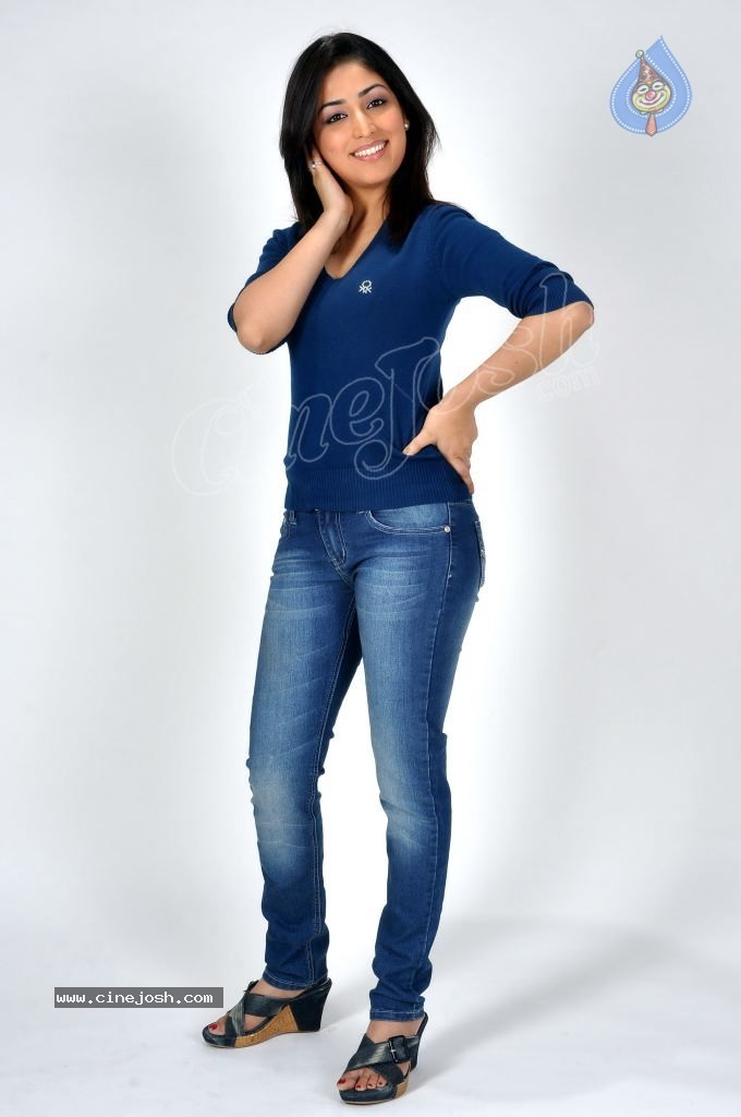 Yami Gautham New Stills - 44 / 57 photos