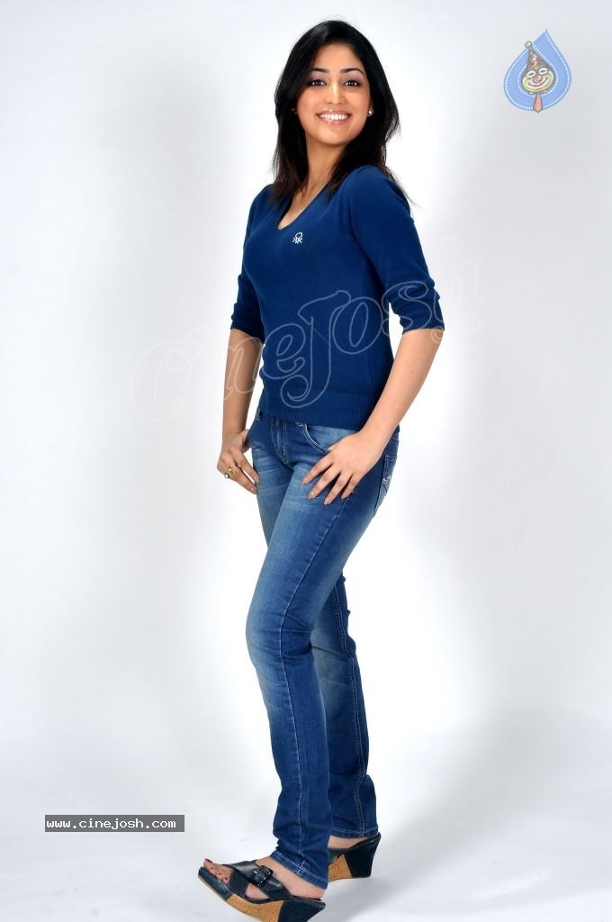 Yami Gautham New Stills - 46 / 57 photos