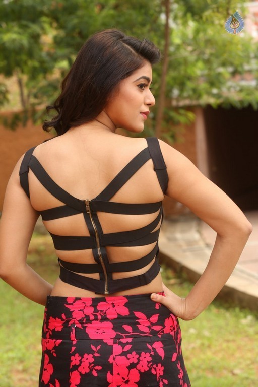 Yamini Bhaskar Latest Pics - 14 / 42 photos