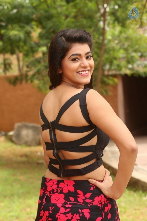 Yamini Bhaskar Latest Pics - 28 / 42 photos