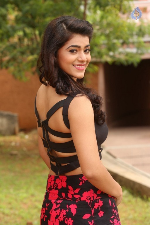 Yamini Bhaskar Latest Pics - 34 / 42 photos