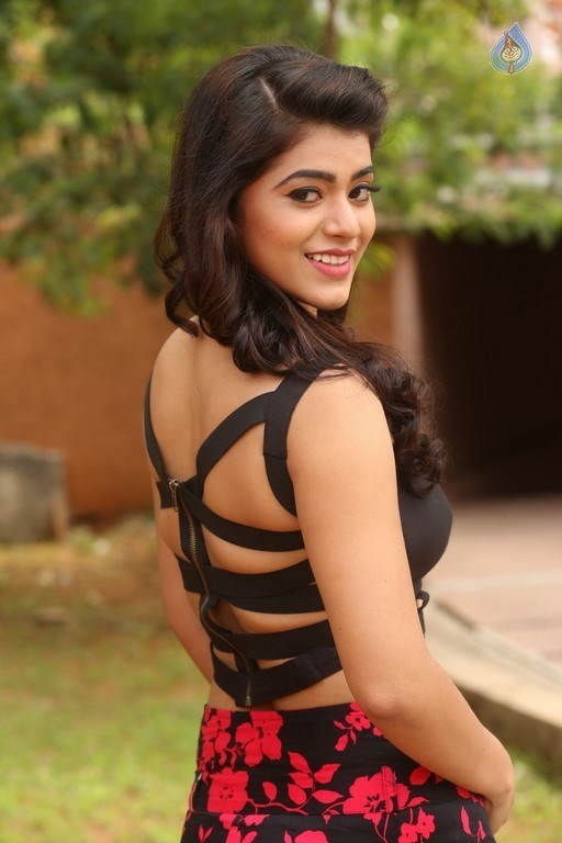 Yamini Bhaskar Latest Pics - 35 / 42 photos