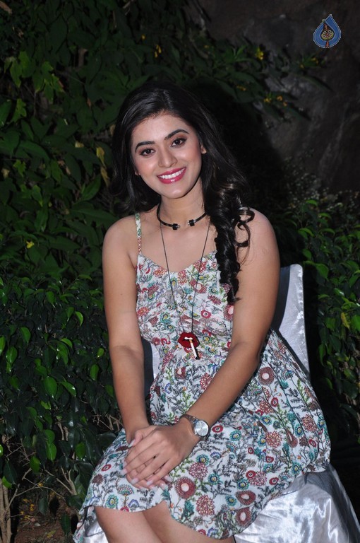 Yamini Bhaskar Latest Pics - 10 / 42 photos