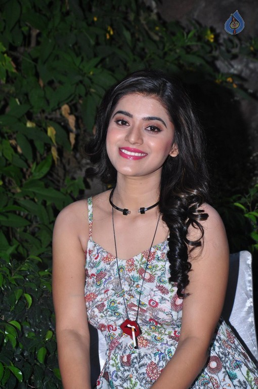 Yamini Bhaskar Latest Pics - 31 / 42 photos