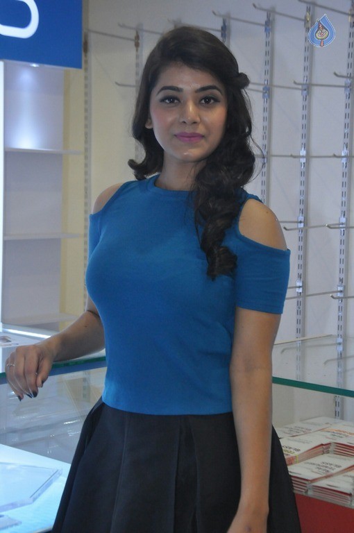 Yamini Bhaskar Latest Stills - 25 / 39 photos