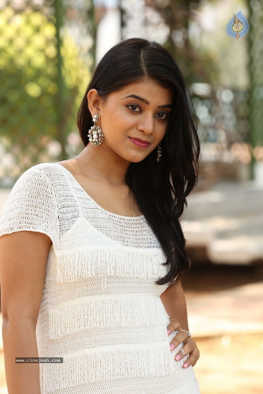 Yamini Bhaskar New Photos - 6 / 82 photos