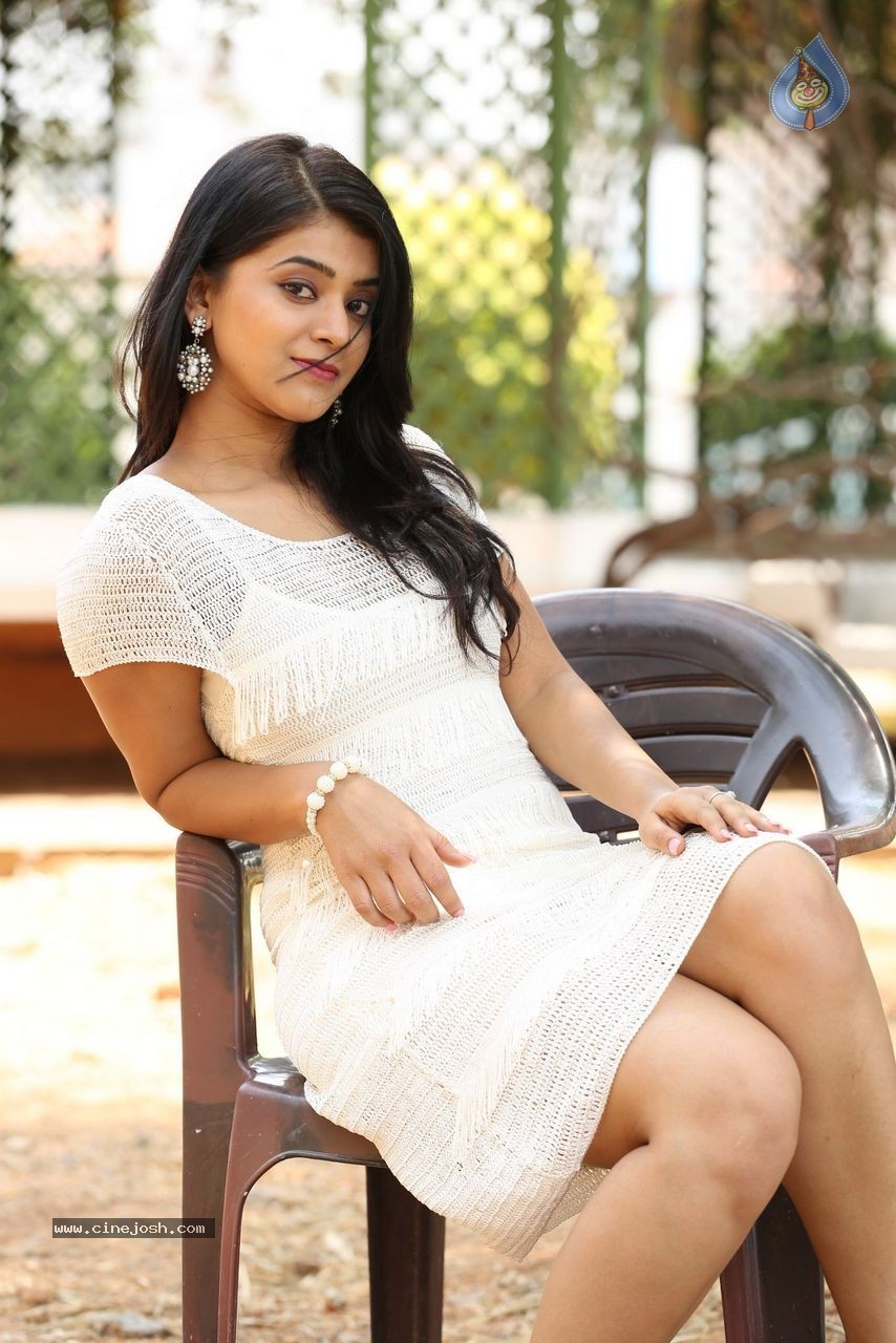 Yamini Bhaskar New Photos - 36 / 82 photos