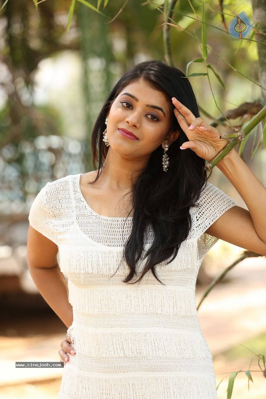 Yamini Bhaskar New Photos - 44 / 82 photos